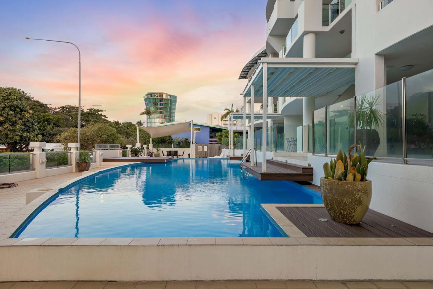 'the Dreamscape' Sea View Serenity On The Esplanade Apartment Cairns
